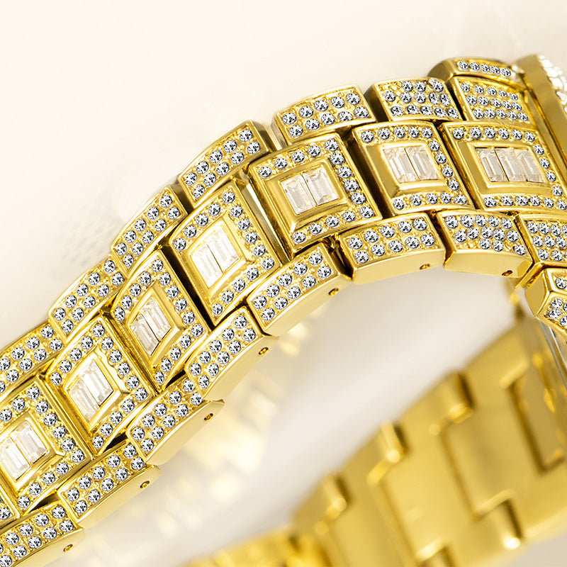 77 Men's Metal Quartz Watch With Diamonds