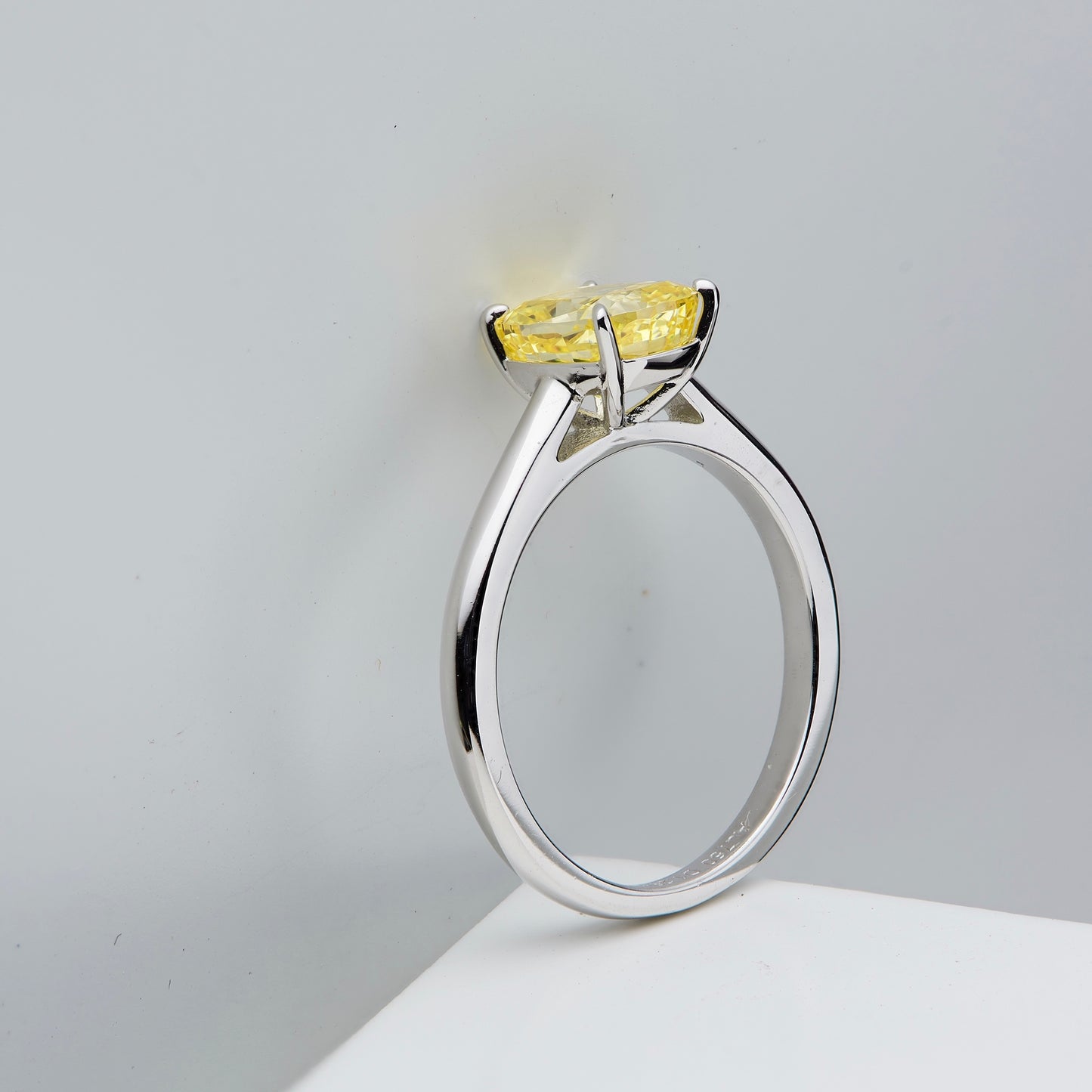 818 Women's Fashion Sterling Silver 2ct Ring