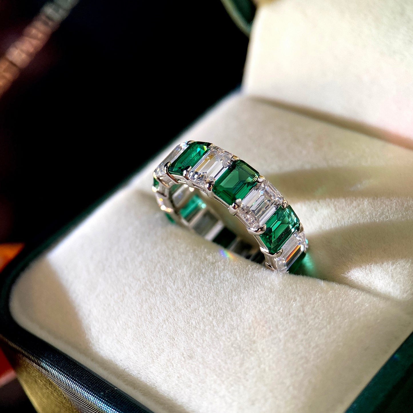 812 Women's Fashion Emerald Sterling Silver Ring